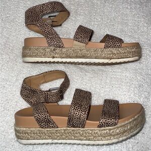 Womens universal thread sandals size 7.5